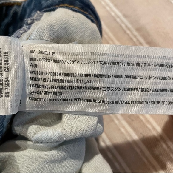 Abercrombie & Fitch Curve Love High Rise Mom Jeans Distressed 25 - Picture 7 of 10